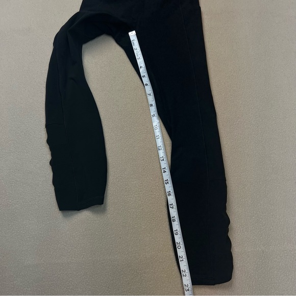 Athleta Salutation Stash Pocket II Cinch 7/8 Tight Womens XS Black nylon blend - Picture 2 of 7